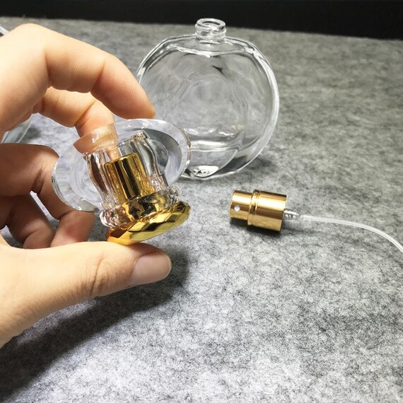  Empty Perfume Atomizer Refillable Glass Spray Bottle, Travel  Cologne Bottle Portable, 2 Pack Gold &Silver 30ml Clear Essential Oil  Container, 1oz Decorative Sprayer with Acrylic Matching Cap : Beauty &  Personal