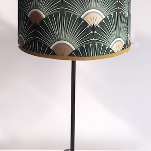 Lampenschirm mit grün-goldenem Art-Deco-Muster