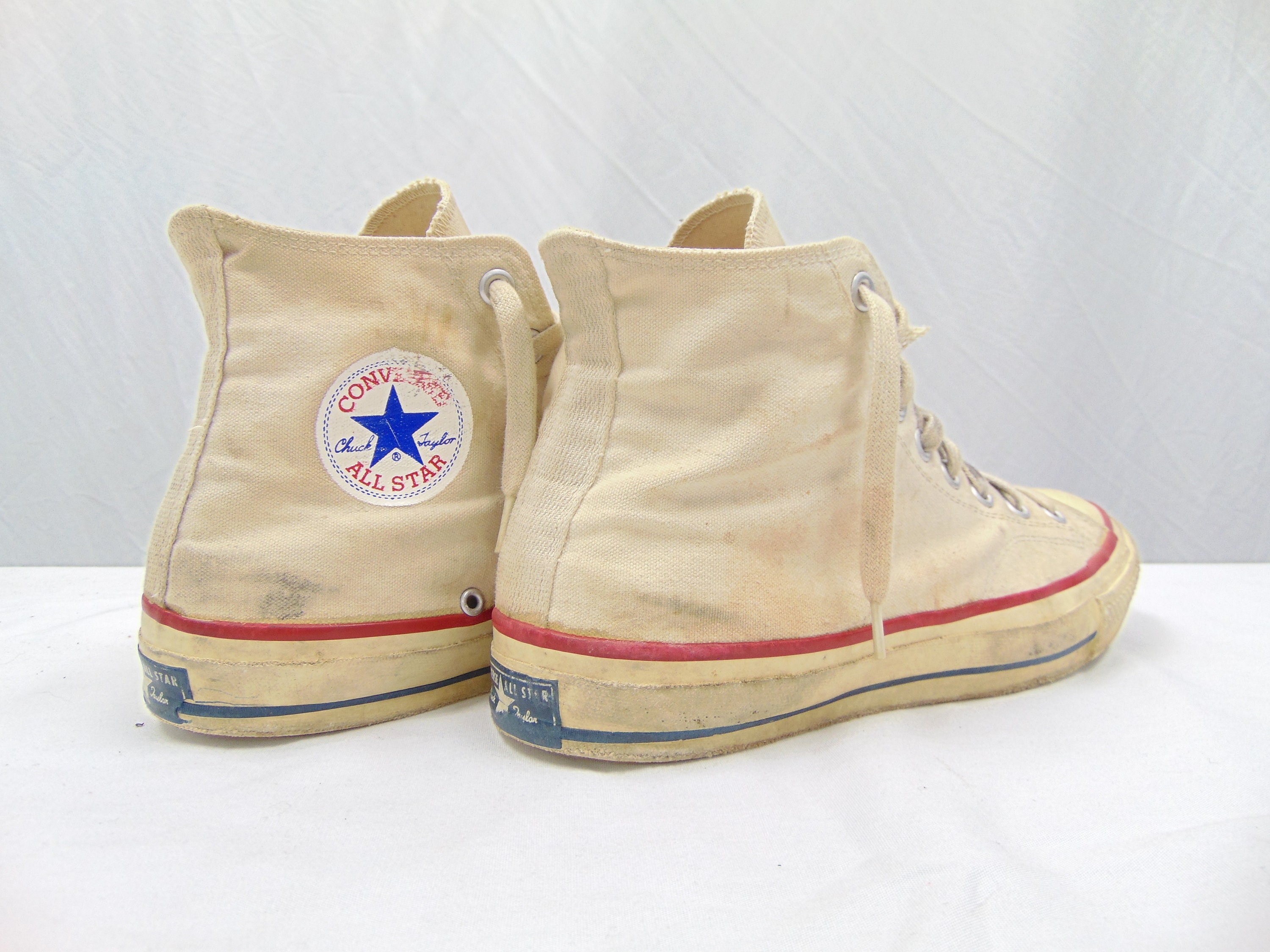 Vintage 1960 converse. Men’s size 9. Very rare!! Pair of White 1960 main image 3