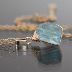 Raw Apatite Necklace 14k Gold Filled Raw Stone Necklace Apatite Pendant, Dainty Blue Raw Crystal Necklace, Mother’s Day Gift for Mom, Wife