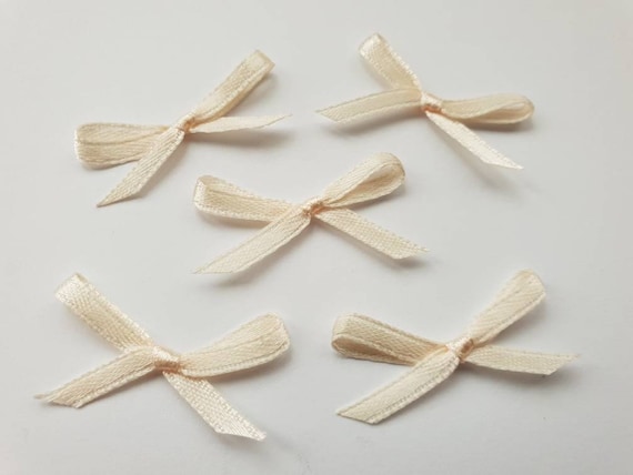Ivory Ribbon Rossette with Leaf Sew On Appliques x 25 Ivory Ribbon Rossette with Leaf Sew On Appliques x 25