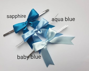 2 "Blue Pre Tied Satin Bows Embellishments Craft Näherei Hochzeits-Lieferung