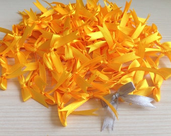 50/100 Yellow Mini Satin Ribbon Bows Applique Embellishments Wedding Decoration Baby Shower Card Making Scrapbooking Small Tiny Bows