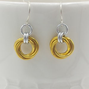 Mobius Chainmail Earrings - Gold