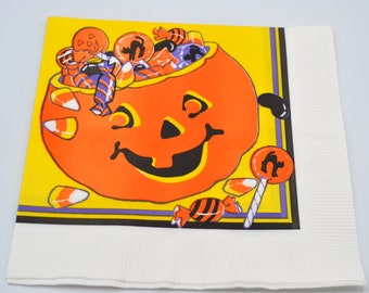 Servilleta de papel vintage de Halloween: Calabaza de Jack-O-Lantern rellena de dulces