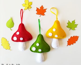 Autumn mushrooms - Thanksgiving felt decor - Harvest season decor - Halloween toadstool ornaments - Mushroom decor