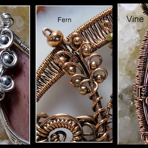 Pode incluir: Close-up de três pingentes enrolados em arame. Um apresenta uvas de arame prateado, outro uma samambaia de arame de cobre e o terceiro uma videira de arame de cobre. Cada pingente tem um verso de pedra preciosa.