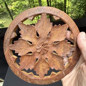 Beautiful Hand-Carved Wooden Trivet 6&quot; Diameter Floral & Leaf Design India -A80