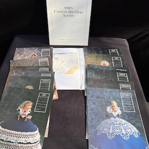 Raro set de Annie's Calendar Crochet Bed Doll Society, serie de 1991, Annie Potter, completo.