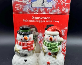 Ceramic Mr & Mrs Snowman Couple Salt and And Pepper Shakers With Matching Tray Gently Used In Original Box Super Cute! BA