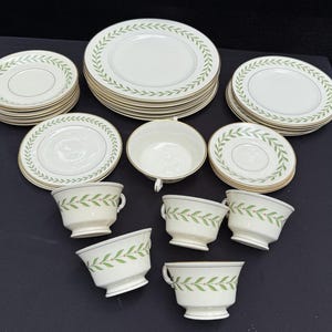 Große Menge SYRACUSE CHINA Alt Elfenbein Greenwood Laurel Weihnachten Oder Alltag