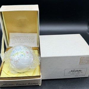 Noritake Bone China Easter Egg 1977 Baby Lambs Pochette et carte originales