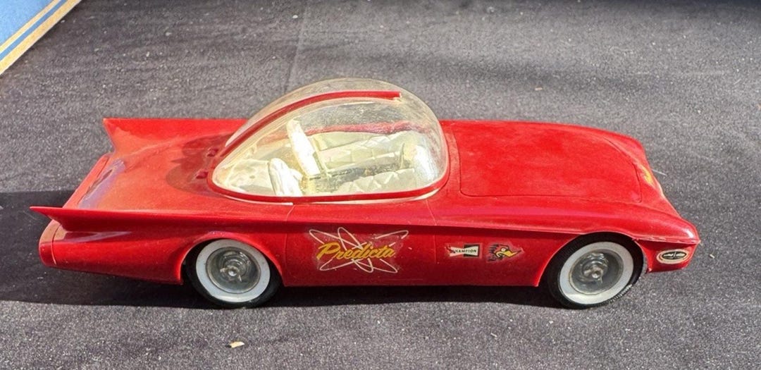 希少なモノグラム・プレディクタ・フューチャリスティック