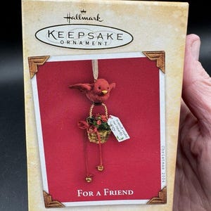 NOVO Hallmark Keepsake 2004 Ornamento ‘Para um amigo’ Cartão de Natal Red Bird -10D