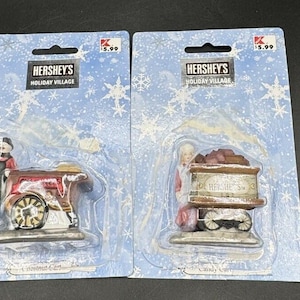 ハーシーのクリスマスビレッジまたはドールハウスの栗のカートと箱入りキャンディカート