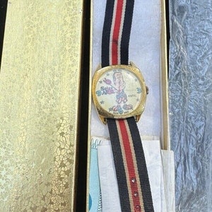 Década de 1970 DTC Spiro Agnew Reloj de dibujos animados políticos suizos y papeleo Vice Prez -A40
