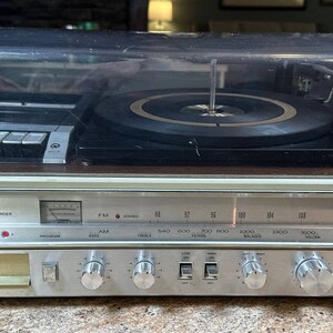 Vintage Lloyd's Stereo 8 Track Tape Player With Turntable Speakers