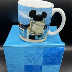 New 1990’s Disney Jumbo MICKEY MOUSE Coffee Mug Beach Vacation Ocean In Box! NWT image 1