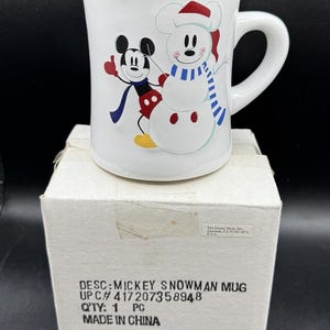 New 1990’s Disney Store Mickey Mouse Snowman Snowflakes Coffee 12 oz Cup Mug NIB image 1