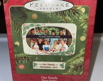 Brand NEW! 2001 Hallmark Keepsake Vintage Tree Ornament Our Family Photo Holder Mint SS