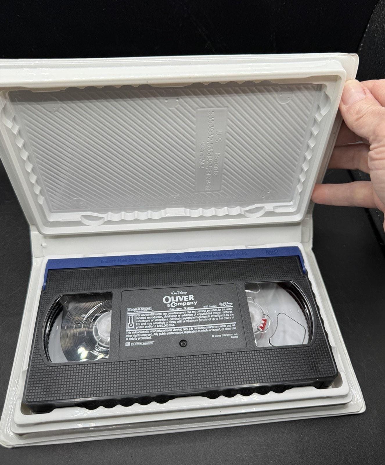 OLIVER & COMPANY VHS Walt Disney Store 2002 Clamshell Released