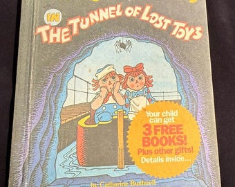 Raggedy Ann y Andy en el túnel de los juguetes perdidos HC 1980 Weekly Reader Books -2