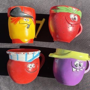 4 Vintage 1969 Pillsbury FUNNY FACE DRINK Mix Mugs Plastic Kool Aid Cute! -1