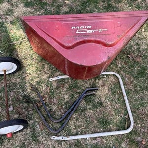 Vintage metalen radiowagen radiofolder rollende tuinkruiwagen rood