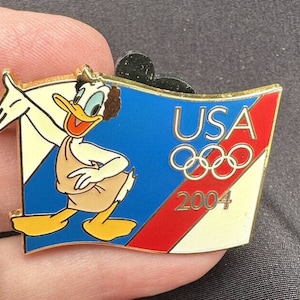 Disney 2004 USA Olympic Rings Logo DONALD DUCK in Toga Lanyard Pin