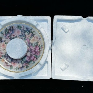 Bradford Exchange Plate Lena Liu Circle of Elegance Floral Greetings 1994 In Box