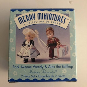 Brand NEW! Hallmark Merry Miniatures Park Ave Wendy & Alex Bellhop Madame Alexander 1999 -3R