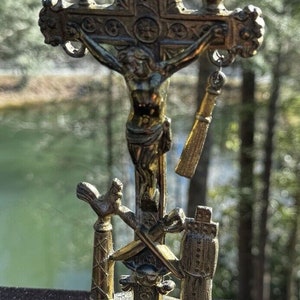 Antique Brass Arma Christi Memento Mori Crucifix Beautiful Easter Blessing A10 image 8