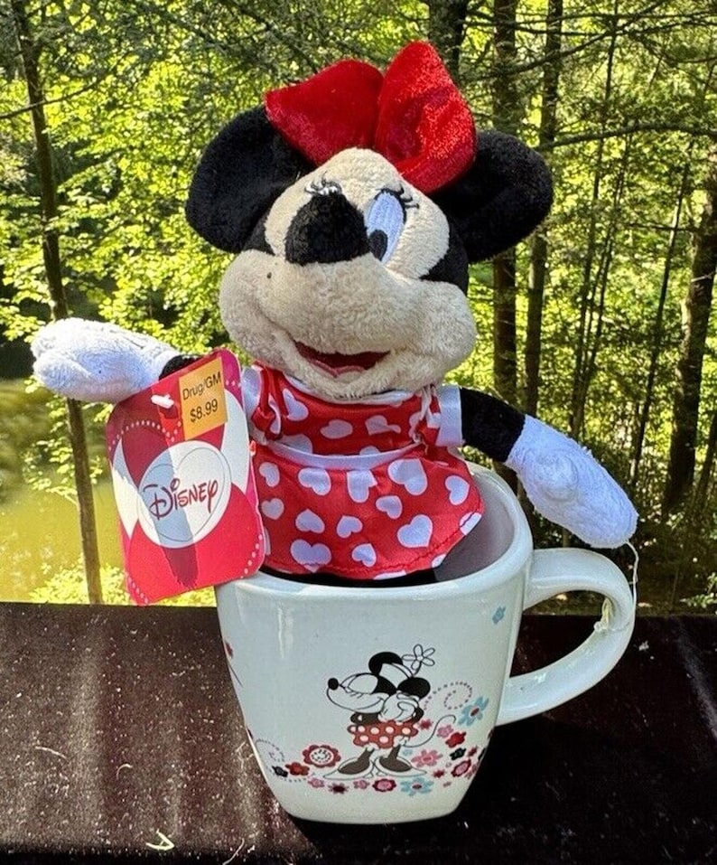 Disney Minnie Mouse Love Hearts Ceramic Coffee Mug & Plush Doll New! -C9 image 1