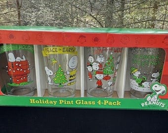 Peanuts Holiday Pint Glass Set 4-Pack - Brand NEW! Snoopy Charlie Brown *Box May Have Some Flaws*