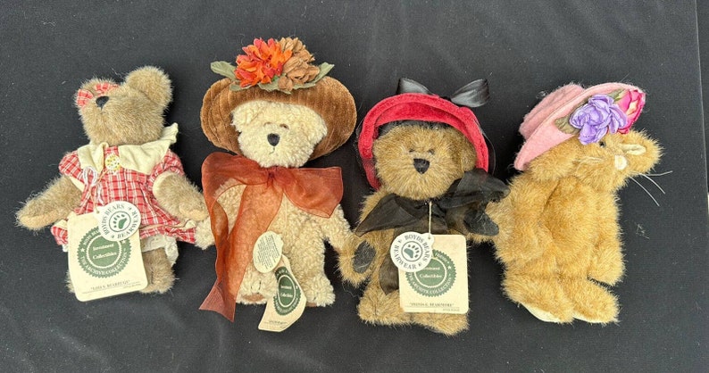 Boyds Bears Gefüllte Häschen & Bären mit Hüten Lot Von 4 Bild 1