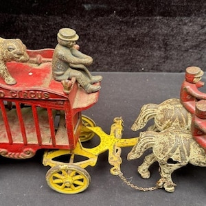 Vtg 1930’s Overland Circus Wagon, Horses Riders & Polar Bear Cast Iron Hubley ?