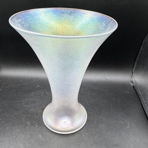 Gorgeous Steuben Verre de Soie Vase Iridescent Glass Beautiful Color