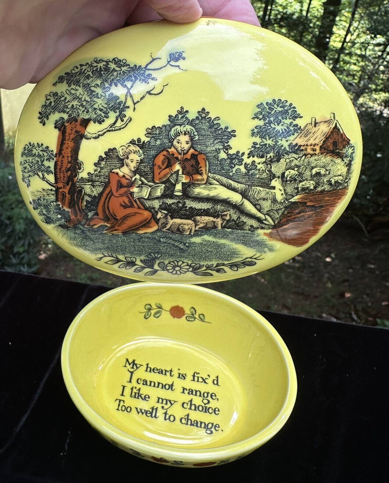 4438）Mottahedeh（モッタヘデ）の磁器の蓋物　詳細不明 4438）Mottahedeh（モッタヘデ）の磁器の蓋物 詳細不明 お猪口