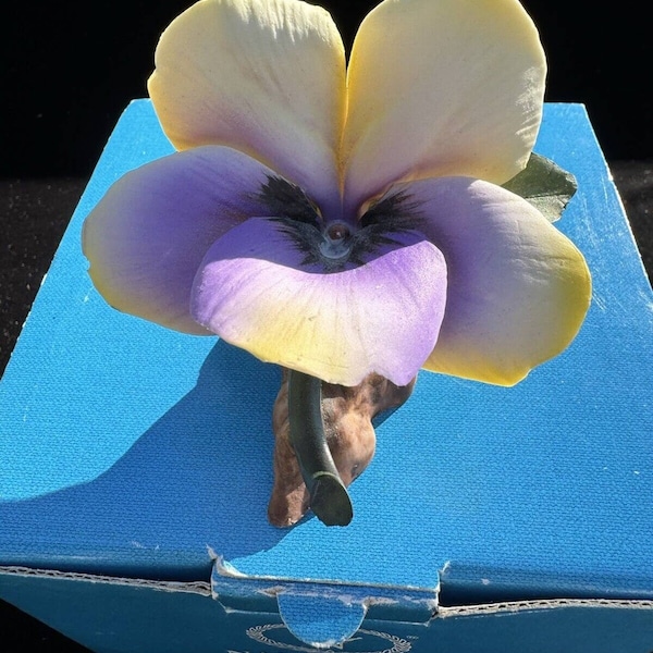 Vintage Napoleon Italy Capodimonte Purple Pansy Flower Sculpture In Original Box