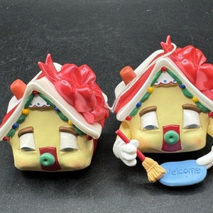 2 adornos de árbol de Navidad de recuerdo de Hallmark NUEVO HOGAR 1995 Casa S1G