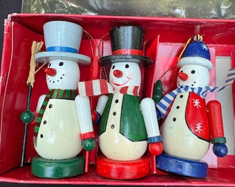 Lovely Vintage Set Of 3 Wooden Nutcracker Ornaments In Original Packaging -CH2
