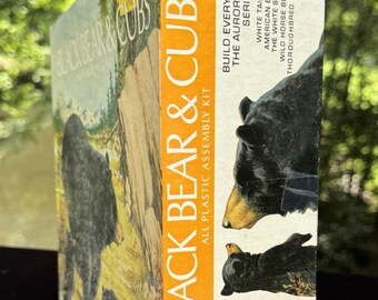 Vintage 1960's AURORA BLACK BEAR & Cubs Plastic Model Kit 407-130
