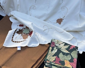 Stunning 4 Piece Fall Thanksgiving Tablecloths & Napkins Mint! 98”x56”