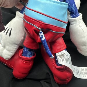 Ny Disney Parks Musse Pigg Plysch 14” Broderad Mellanstorlek bild 4