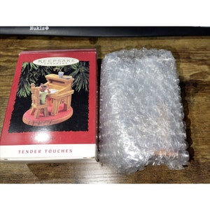 NEU! 1995 Andenken Zarte Berührungen Wunschliste Waldtier Maus Hallmark Ornament E