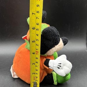 Figura de peluche de Mickey Mouse, Jack O'Lantern, calabaza de Halloween, DS1 de Disney Store imagen 7