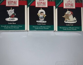 Hallmark Little Frosty Friends Ornament Lot 1990 Little Frosty, Bär & Robbe.Box2