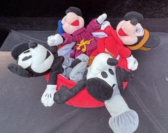 Peluche Disney Topolino 70 anni felici 4 epoche di Topolino in pantaloni da barca