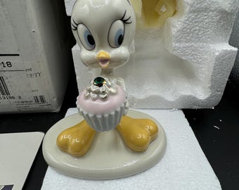 Brand New Lenox - A Present From Tweety - Green Birth Stone May  -Figurine TM Warner Bros Looney Tunes In Original Box