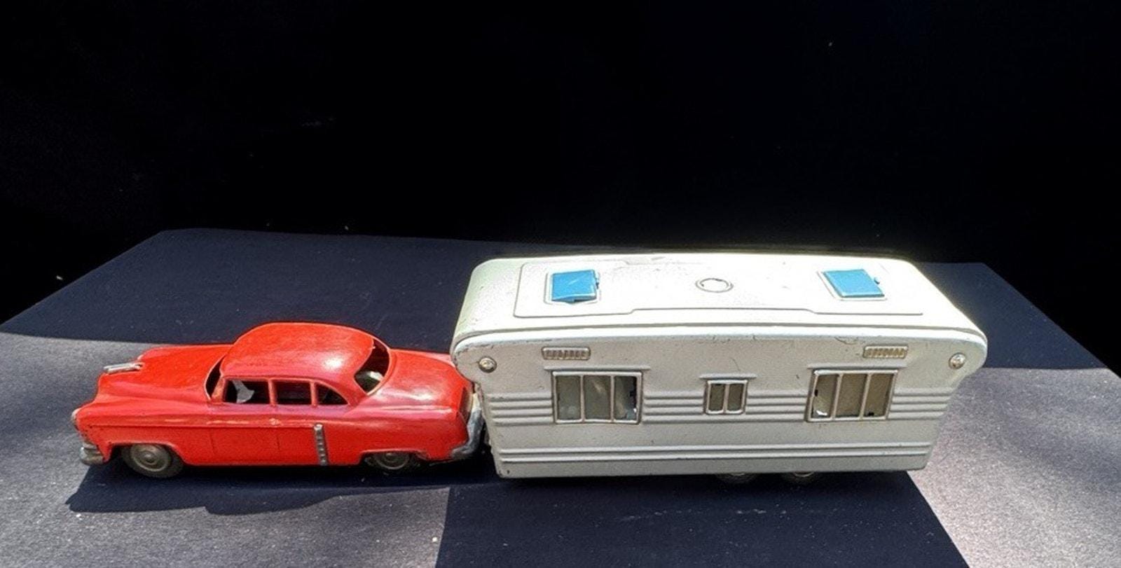ゆ様 No.4 RV Rare Vintage Japan SSS Tin Friction Red Sedan W/ Camper Travel